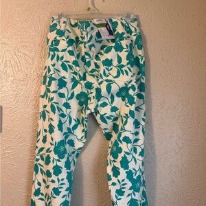 NWT Time and Tru floral teal and White capri jeggings